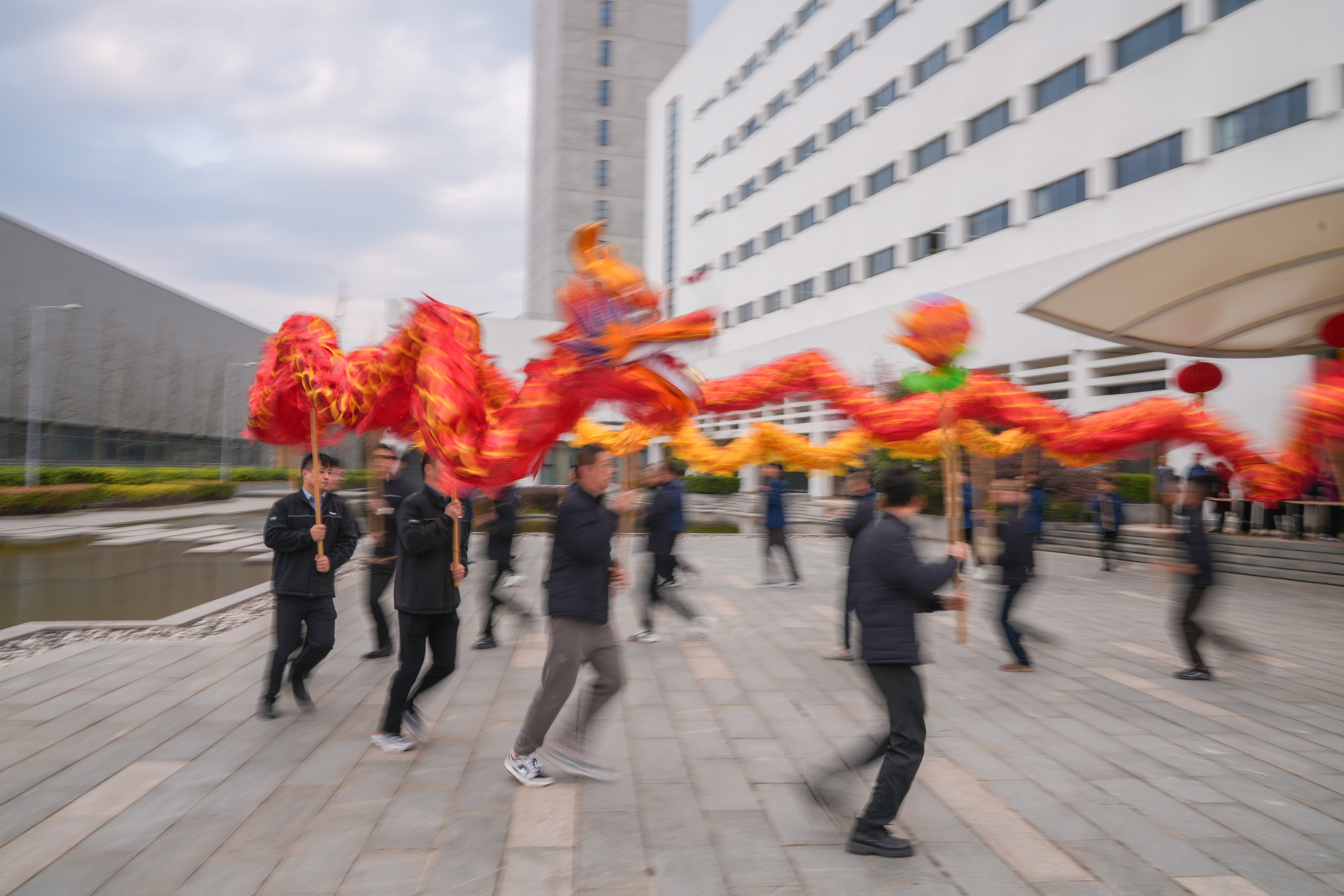祥龍騰飛迎開(kāi)工 春到巨人工業(yè)園